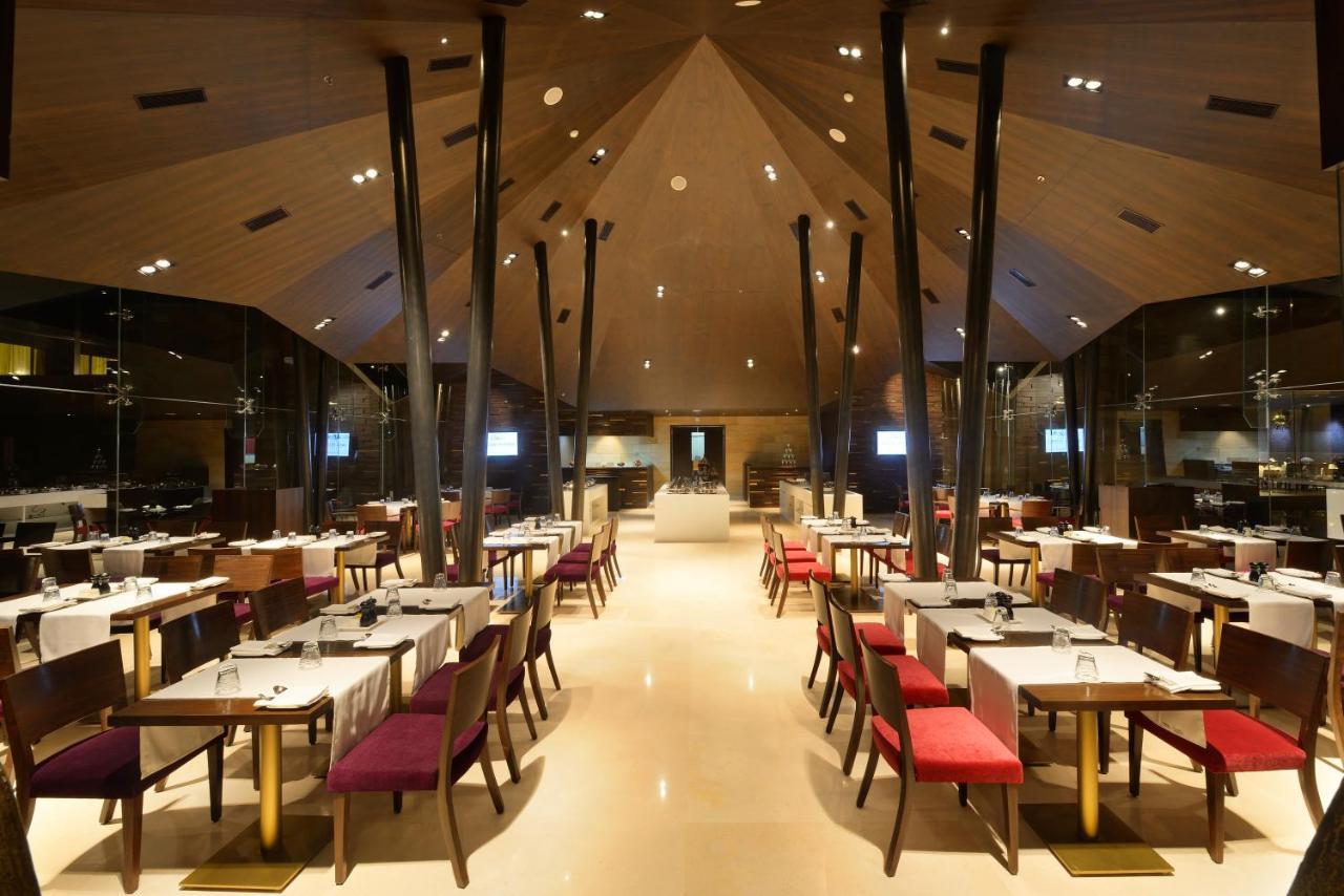 Marasa Sarovar Premiere Tirupati Ngoại thất bức ảnh The interior of the restaurant