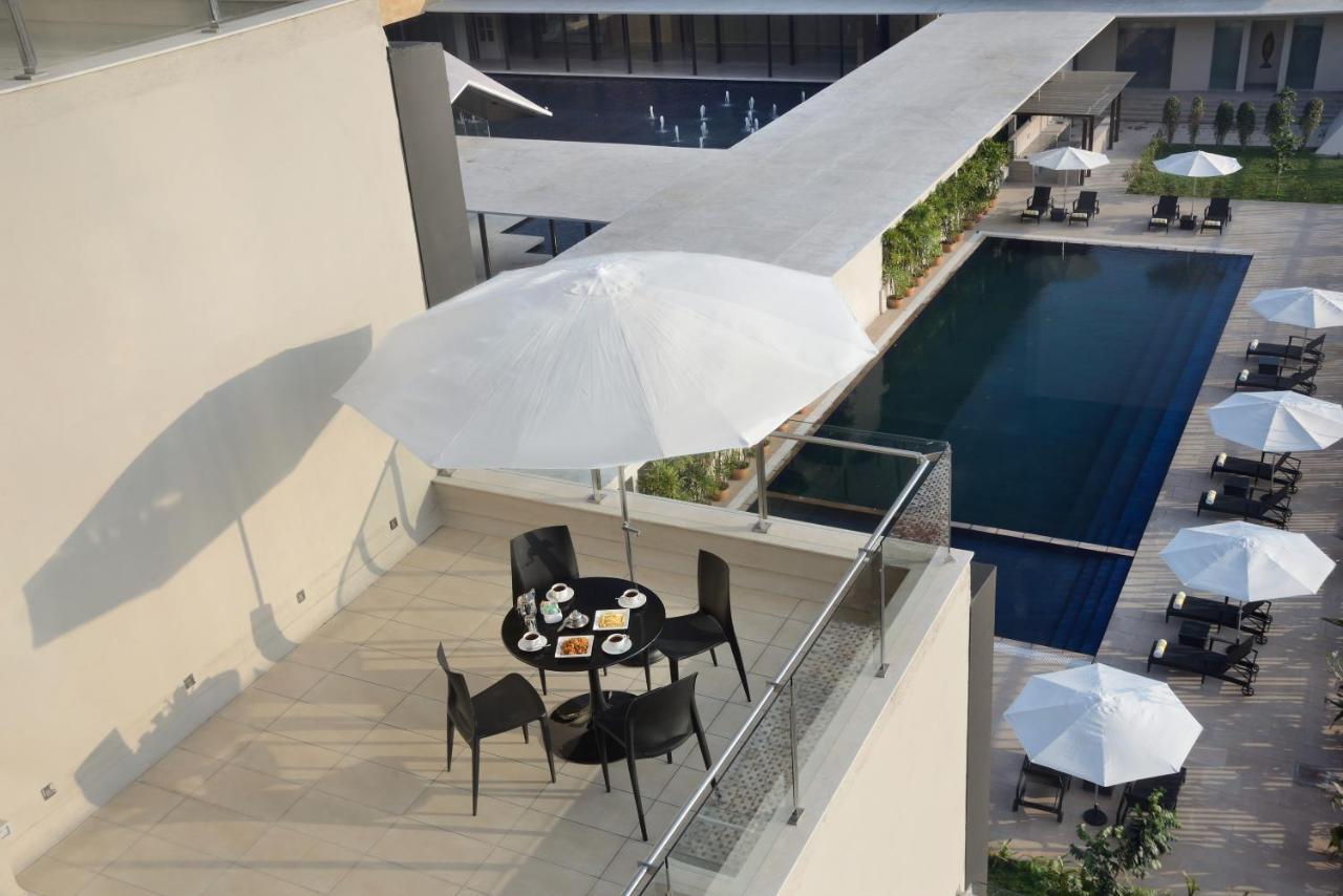 Marasa Sarovar Premiere Tirupati Ngoại thất bức ảnh The pool at the hotel
