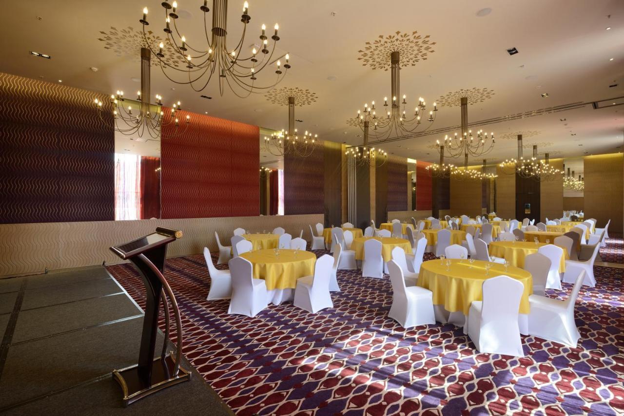 Marasa Sarovar Premiere Tirupati Ngoại thất bức ảnh The ballroom