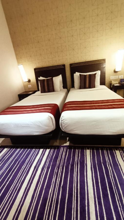 Marasa Sarovar Premiere Tirupati Ngoại thất bức ảnh A room at the hotel