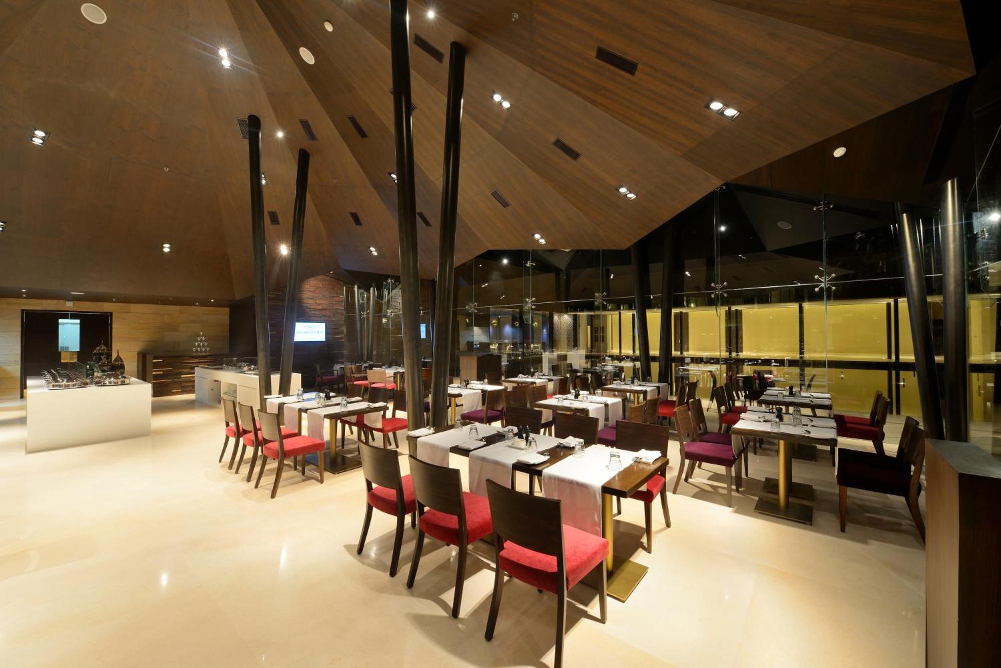 Marasa Sarovar Premiere Tirupati Ngoại thất bức ảnh The restaurant