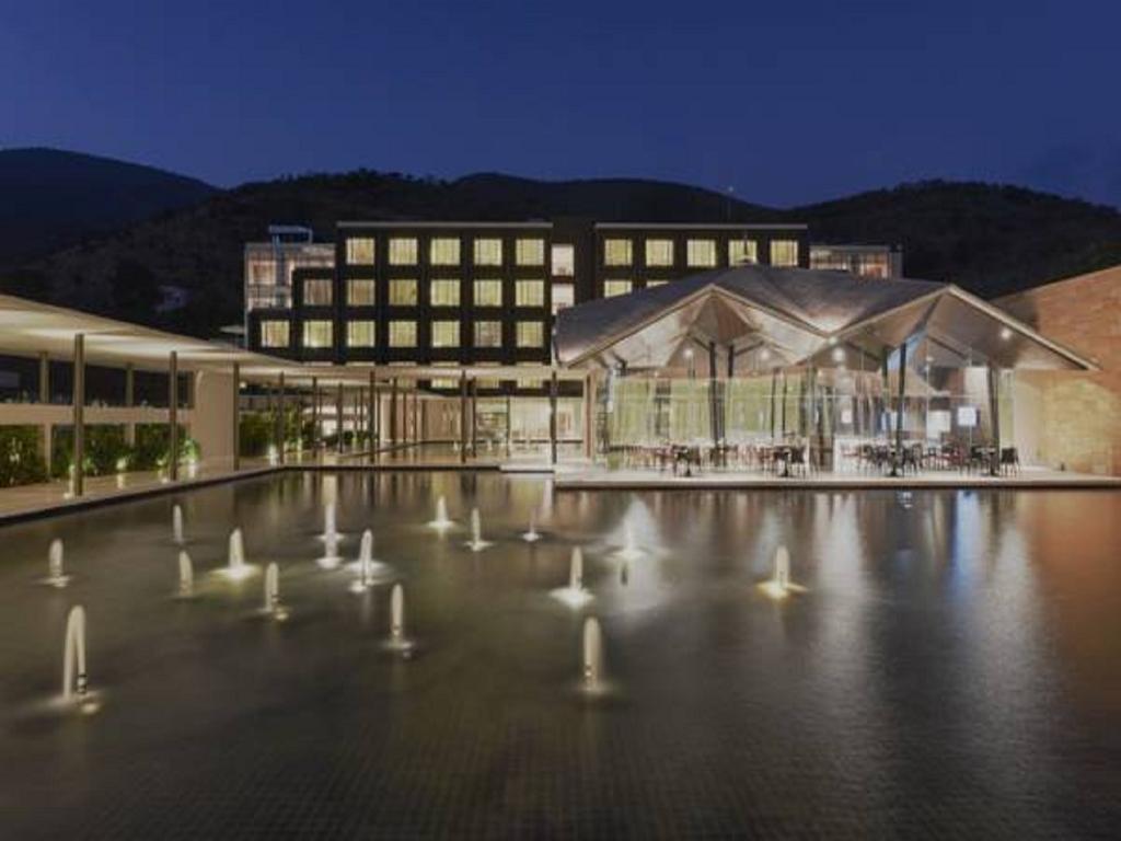 Marasa Sarovar Premiere Tirupati Ngoại thất bức ảnh The hotel at night