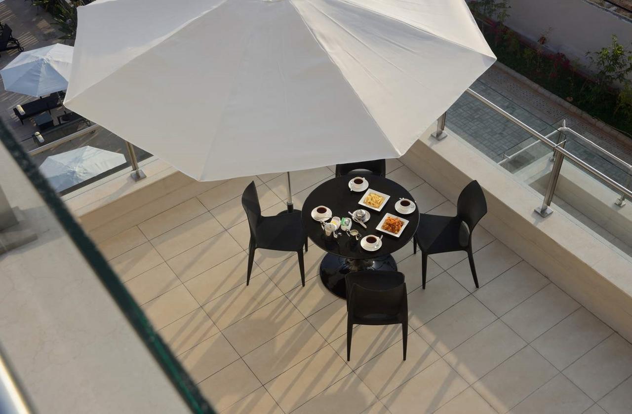 Marasa Sarovar Premiere Tirupati Ngoại thất bức ảnh A patio umbrella