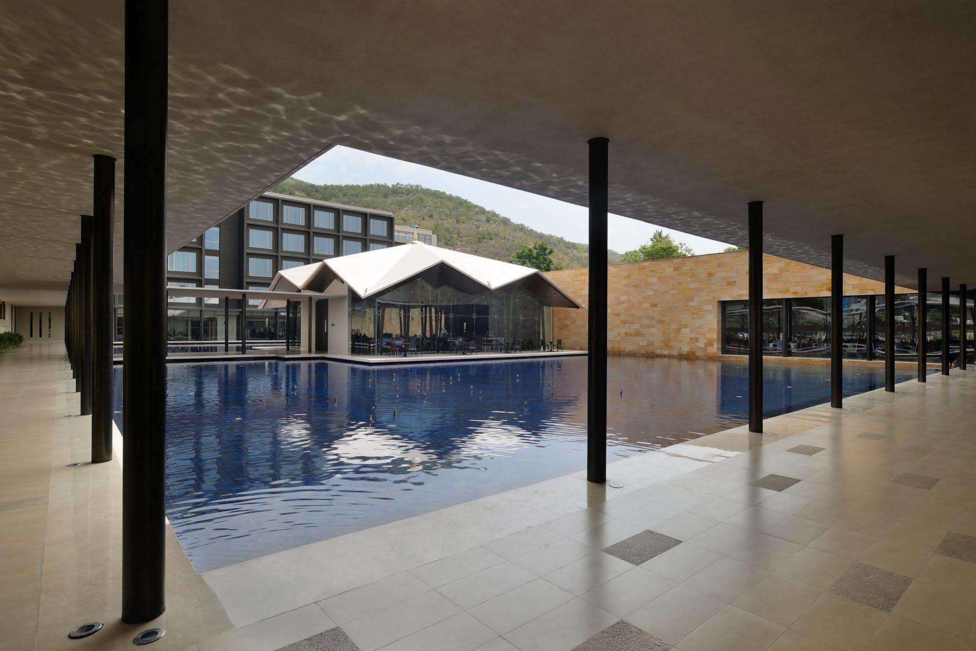 Marasa Sarovar Premiere Tirupati Ngoại thất bức ảnh The interior of the hotel