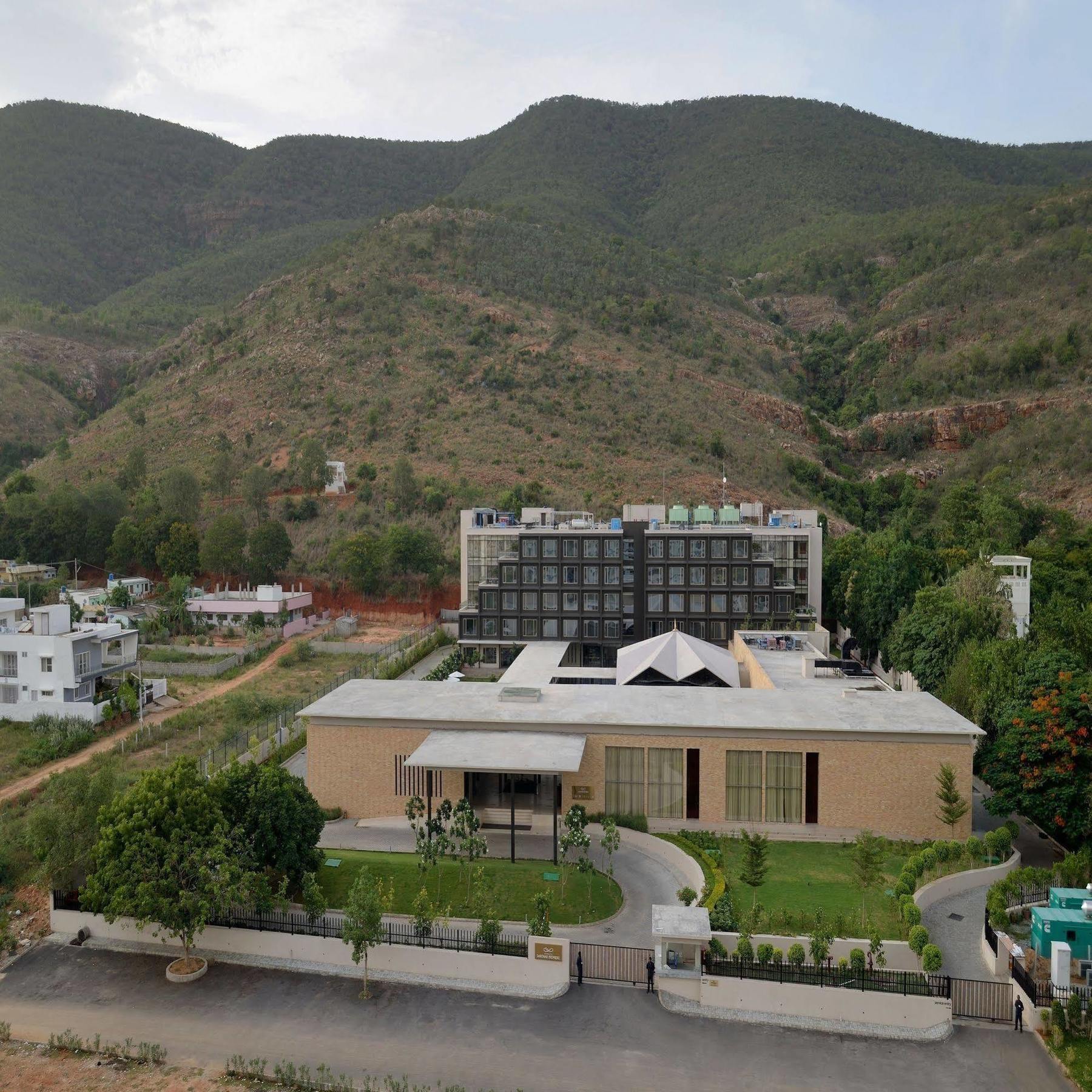 Marasa Sarovar Premiere Tirupati Ngoại thất bức ảnh The new building of the University of Patras