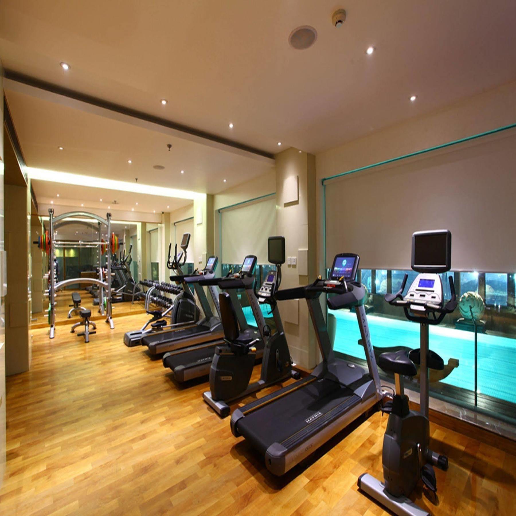 Marasa Sarovar Premiere Tirupati Ngoại thất bức ảnh A gym in a hotel